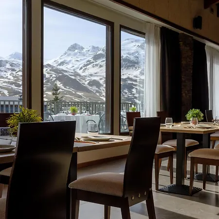 Snoe Aragon Hills Hotel 4*