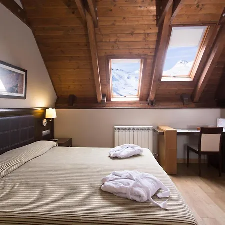 Snoe Aragon Hills Formigal